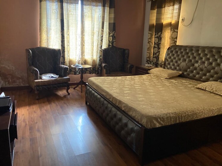 Bedroom, sainik farm 4 Bedroom 5000 Sq.Yd. Villa In Sainik Farm Delhi 9080883