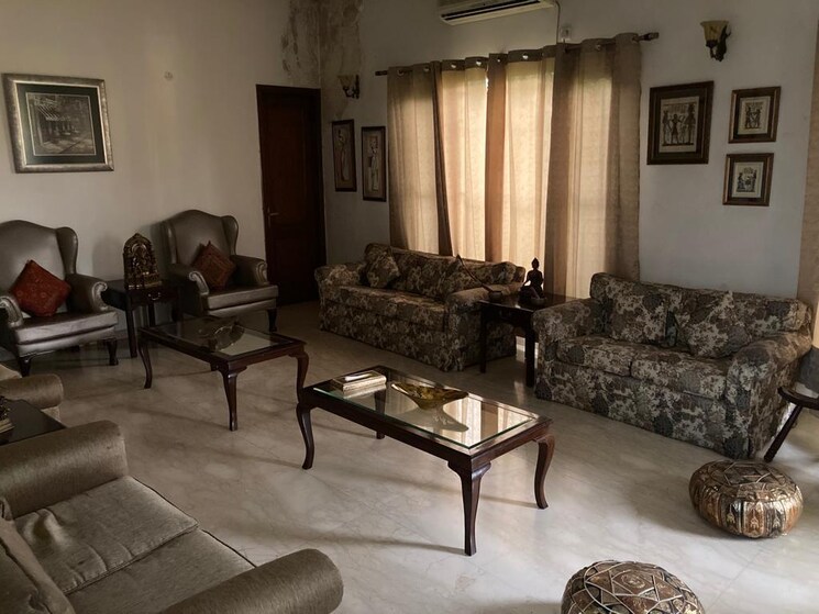 Living Room, sainik farm 4 Bedroom 5000 Sq.Yd. Villa In Sainik Farm Delhi 9080883