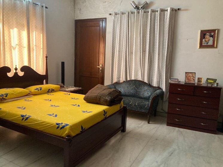 Bedroom, sainik farm 4 Bedroom 5000 Sq.Yd. Villa In Sainik Farm Delhi 9080883