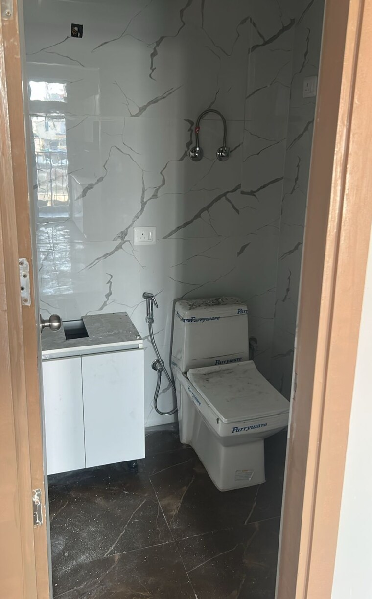 Bathroom, rishabh-hindon-green-valley 3 Bedroom 1645 Sq.Ft. Apartment In Ahinsa Khand 2 Ghaziabad 9080886