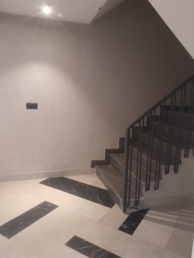 undefined, dlf phase i 4 Bedroom 1800 Sq.Ft. Builder Floor In Dlf Phase I Gurgaon 9080901
