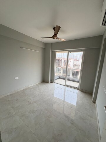 Room in 3 BHK Apartment at Signature Global City, Sector 37d – for Rent
