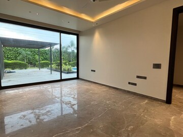 Room in 6+ BHK Villa at Vasant Kunj – for Rent