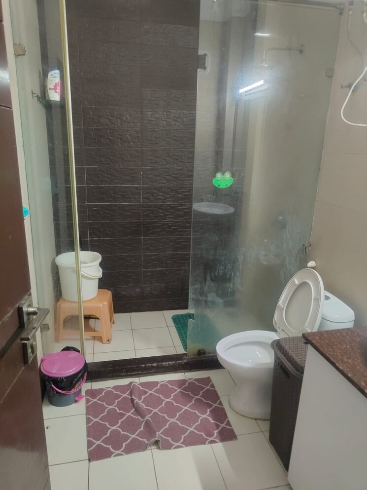 Bathroom, sector 50 5 Bedroom 112 Sq.Mt. Villa In Sector 50 Noida 9081049