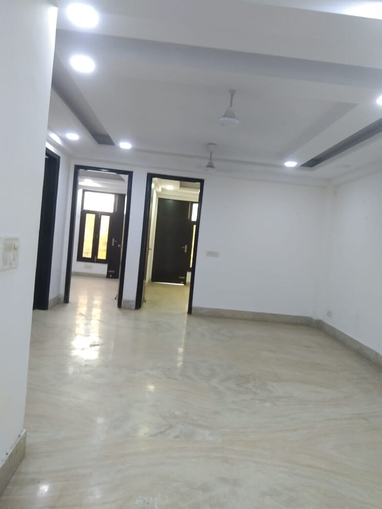 Room, rajpur khurd extension 3 Bedroom 125 Sq.Yd. Apartment In Rajpur Khurd Extension Delhi 9081023