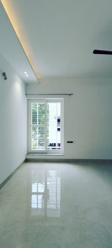 Room in 3 BHK Apartment at DDA Rosewood Apartments, Vasant Kunj – for Rent