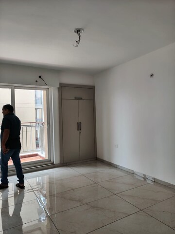 Room in 3.5 BHK Apartment at Rishita Manhattan, Gomti Nagar – for Rent