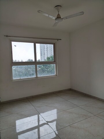 Room in 3.5 BHK Apartment at Rishita Manhattan, Gomti Nagar – for Rent