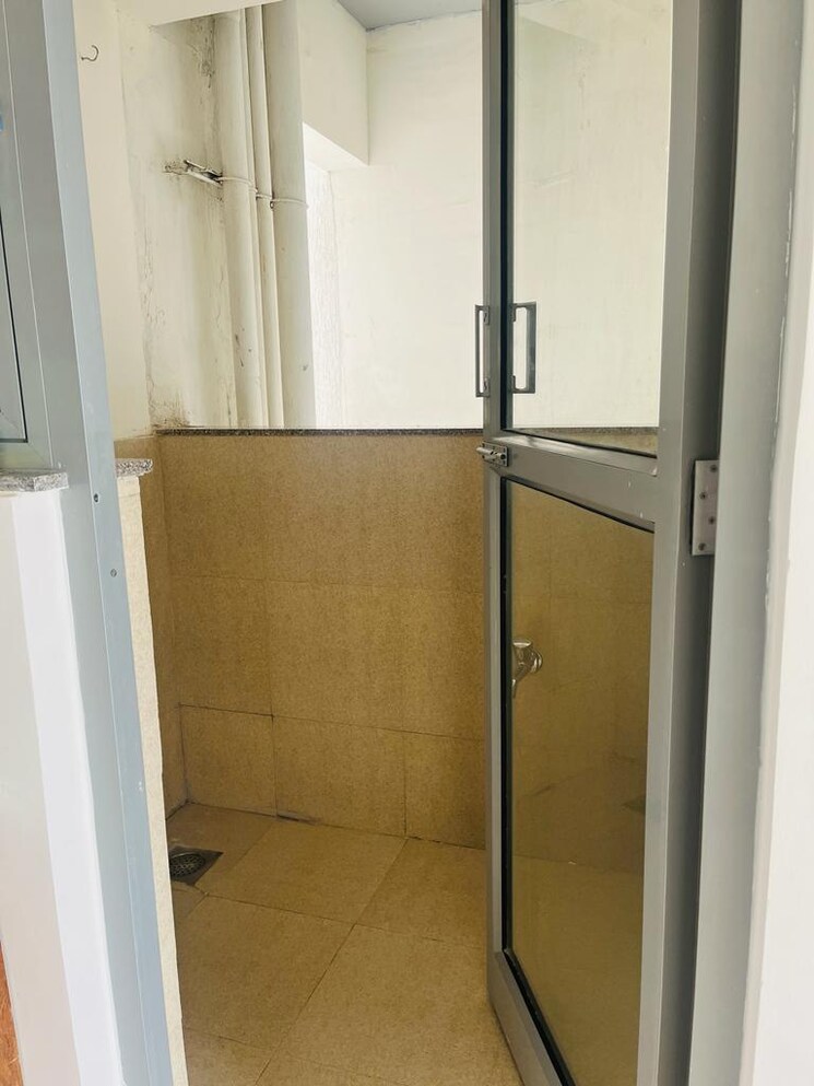 Bathroom, rohan-abhilasha-2 1 Bedroom 407 Sq.Ft. Apartment In Wagholi Pune 9081090