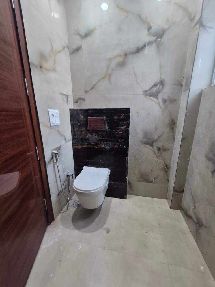 Bathroom, lajpat nagar i 2 Bedroom 800 Sq.Ft. Builder Floor In Lajpat Nagar I Delhi 9081156