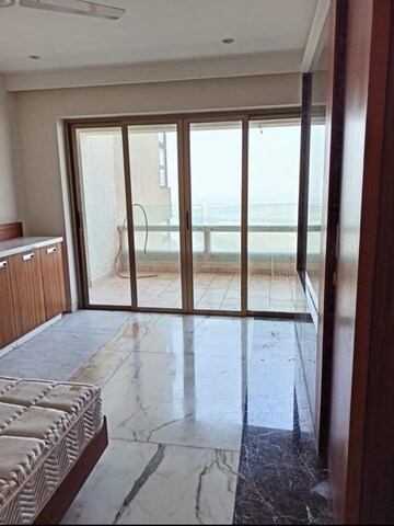 Room in 4 BHK Apartment at Oberoi Realty Sky Heights, Andheri West – for Sale