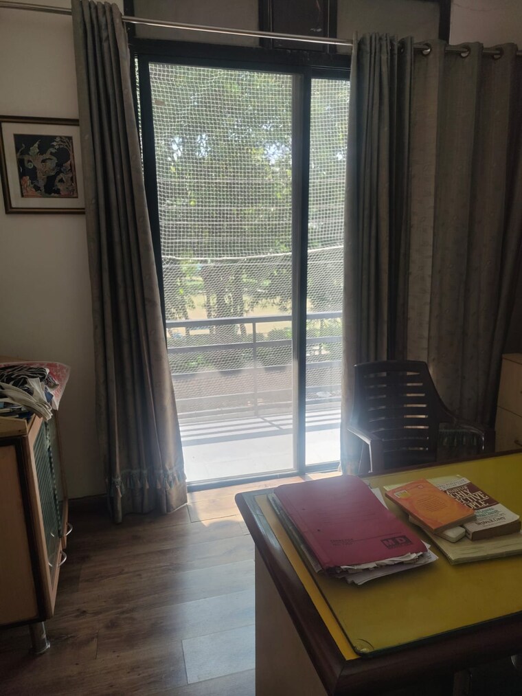 Living Room, sector 40 5 Bedroom 162 Sq.Mt. Villa In Sector 40 Noida 9081104