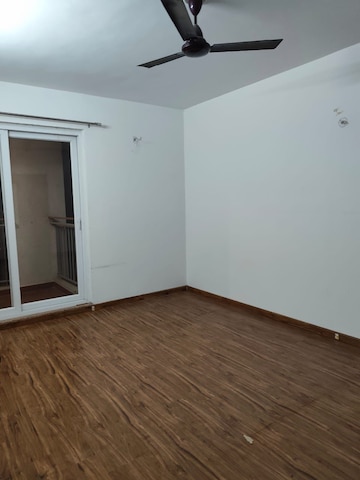 Room in 3.5 BHK Apartment at Rishita Manhattan, Gomti Nagar – for Rent