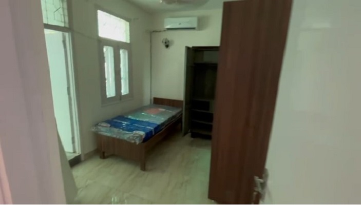 1 RkIndependent House For Rent in DLF City Phase 3