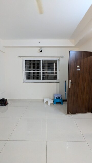 Room in 3 BHK Apartment at My Home Tridasa, Tellapur – for Rent
