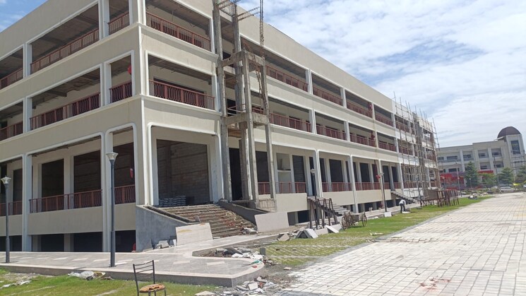 Exterior View, pir machalla Commercial Showroom 50 Sq.Yd. In Pir Machalla Zirakpur 9081166