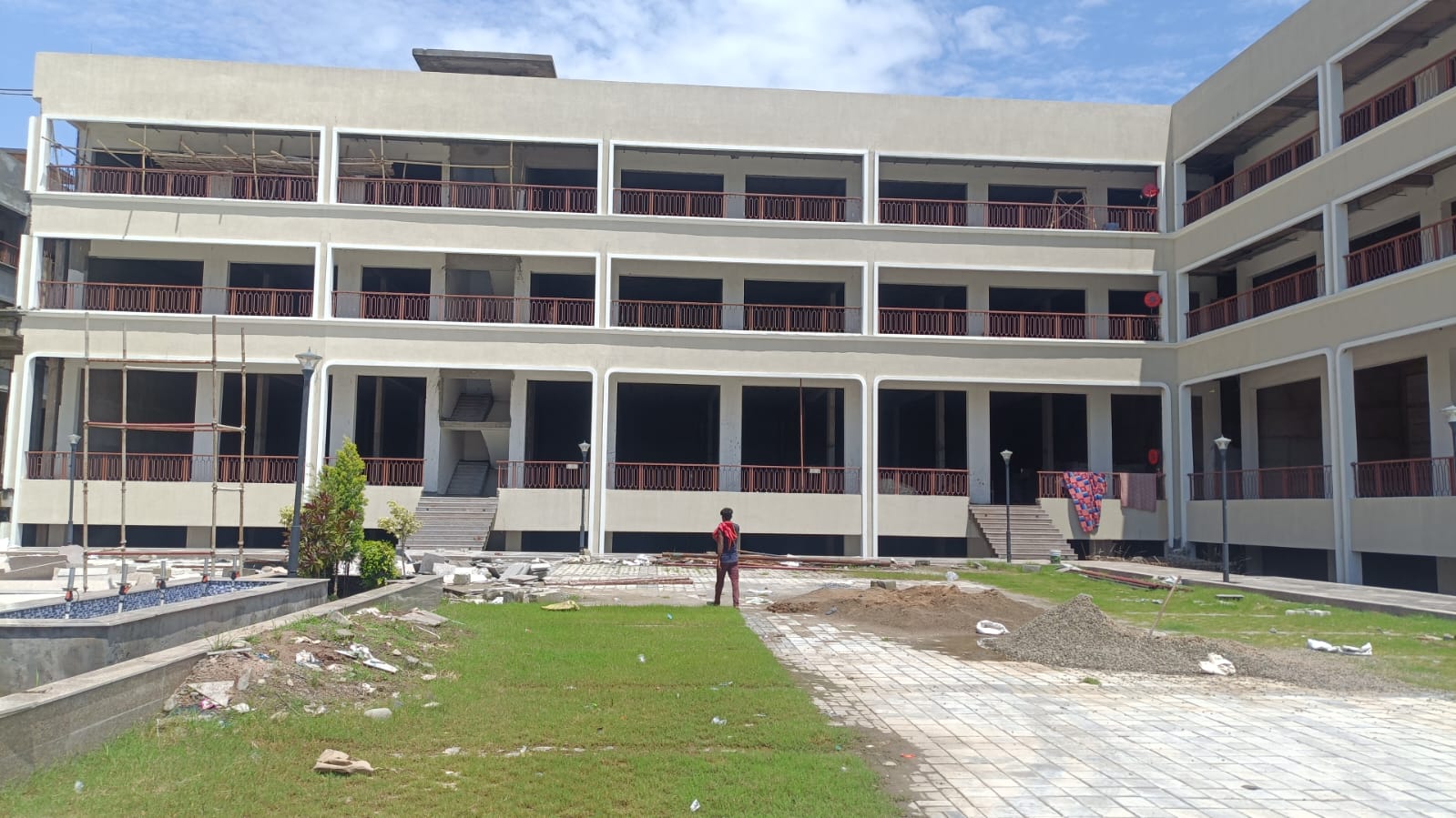 Showroom For Sale in Gng Alainza