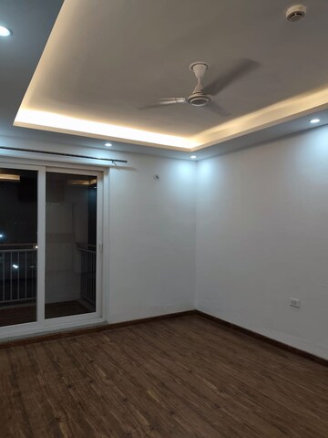 Room in 3.5 BHK Apartment at Rishita Manhattan, Gomti Nagar – for Rent