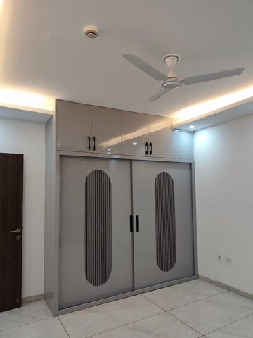 Building Lobby in 3.5 BHK Apartment at Rishita Manhattan, Gomti Nagar – for Rent