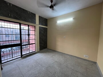 Room in 3 BHK Apartment at DDA Rosewood Apartments, Vasant Kunj – for Rent