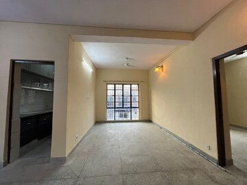 Room in 3 BHK Apartment at DDA Rosewood Apartments, Vasant Kunj – for Rent