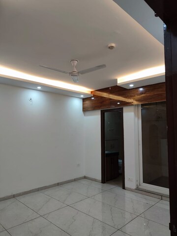 Room in 3.5 BHK Apartment at Rishita Manhattan, Gomti Nagar – for Rent