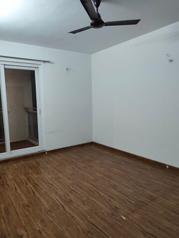 Room in 3.5 BHK Apartment at Rishita Manhattan, Gomti Nagar – for Rent