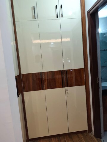 Furnished Amenities in 3.5 BHK Apartment at Rishita Manhattan, Gomti Nagar – for Rent
