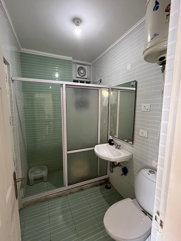 Attached Bathroom, kamyana bharari road 2.5 Bedroom 1280 Sq.Ft. Apartment In Kamyana Bharari Road Shimla 9081275