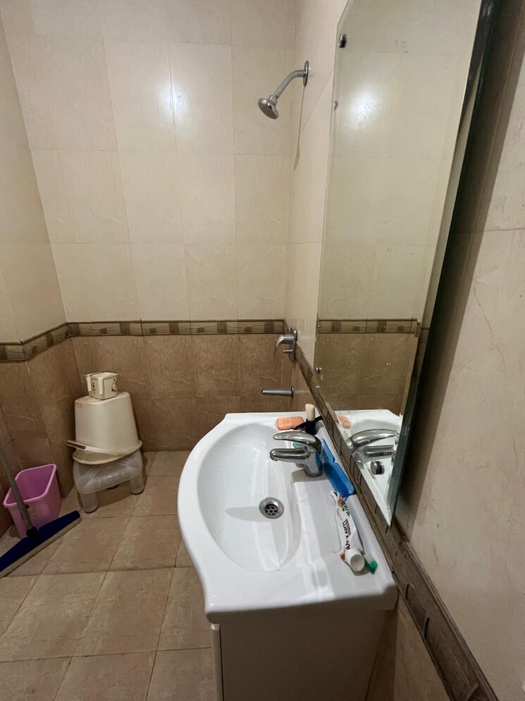 Bathroom, kamyana bharari road 2.5 Bedroom 1280 Sq.Ft. Apartment In Kamyana Bharari Road Shimla 9081275