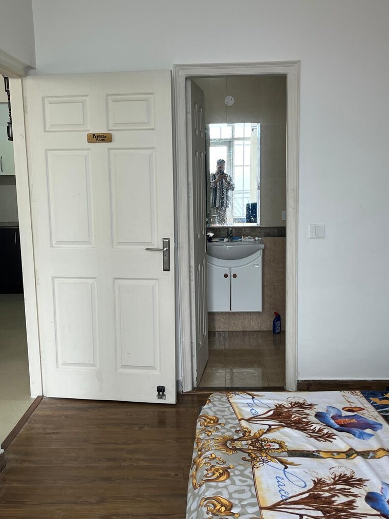 Room, kamyana bharari road 2.5 Bedroom 1280 Sq.Ft. Apartment In Kamyana Bharari Road Shimla 9081275