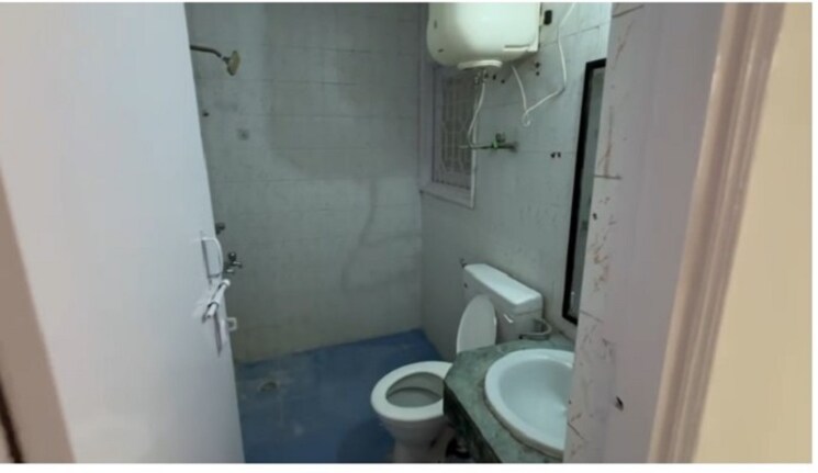 Bathroom, dlf city phase 3 1 Bedroom 550 Sq.Ft. Independent House In Dlf City Phase 3 Gurgaon 9081186