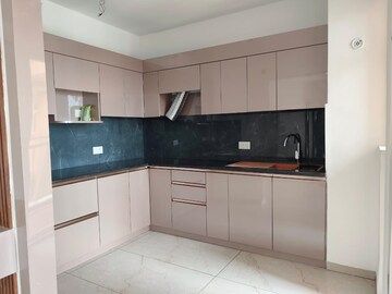 Kitchen in 3.5 BHK Apartment at Omaxe Waterscapes, Gomti Nagar – for Rent