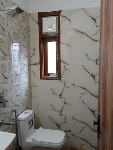 Bathroom in 1 BHK Builder Floor at Neb Sarai – for Rent