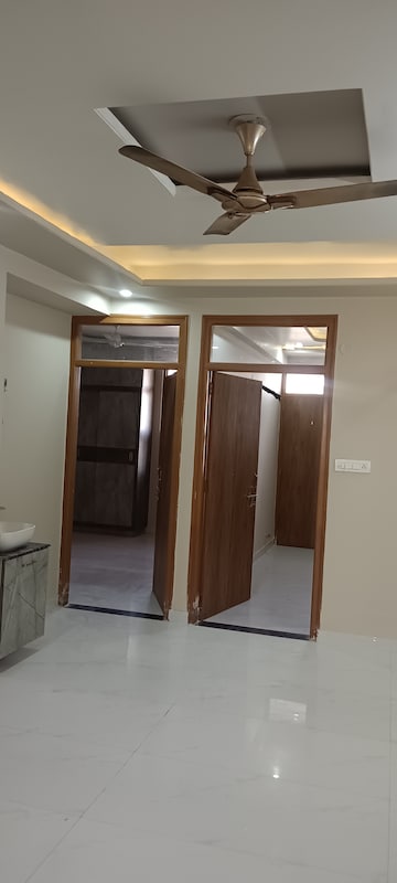 Building Lobby in 3 BHK Apartment at Mansarovar – for Rent