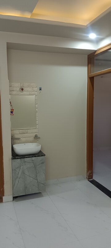 Bathroom in 3 BHK Apartment at Mansarovar – for Rent