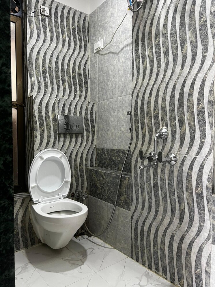 Bathroom, man-opus 1 Bedroom 650 Sq.Ft. Apartment In Mira Road Thane 9081344
