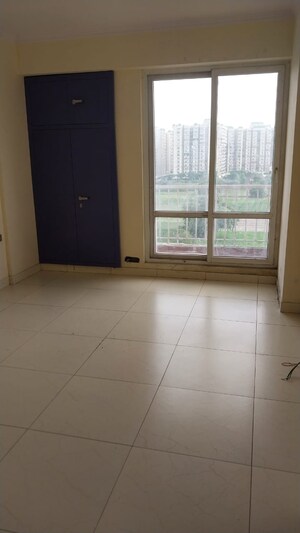 Room in 3 BHK Apartment at Mehak Jeevan, Raj Nagar Extension – for Sale