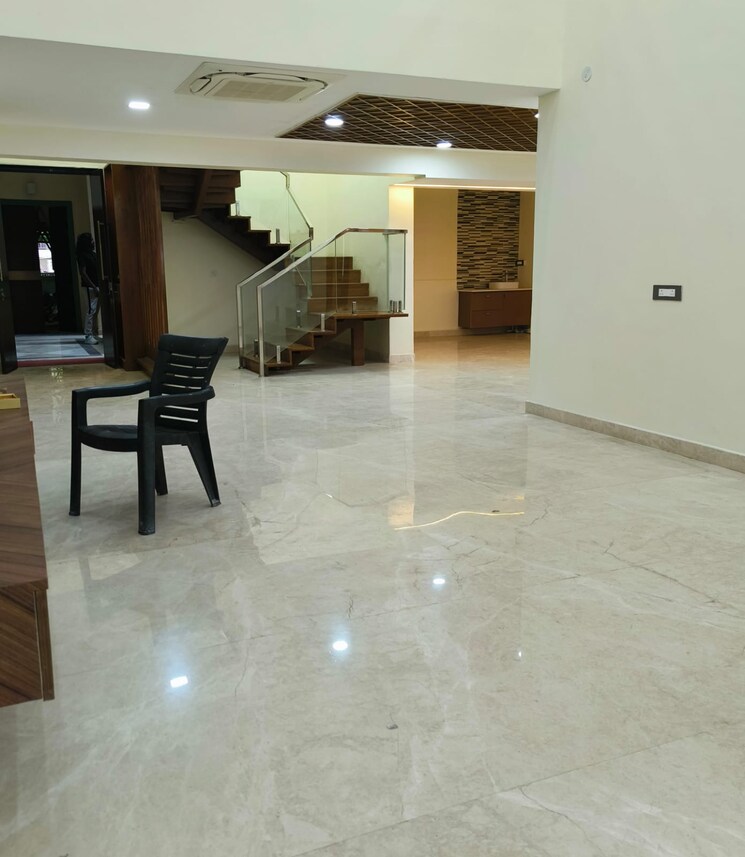 Room, nitesh-logos 5 Bedroom 6176 Sq.Ft. Apartment In Mg Road Bangalore 9081456