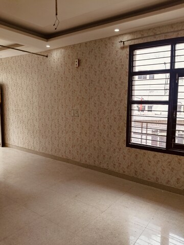 Room in 2 BHK Builder Floor at Guru Nanak Enclave, Dhakoli – for Rent