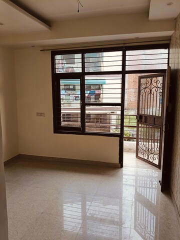 Room in 2 BHK Builder Floor at Guru Nanak Enclave, Dhakoli – for Rent