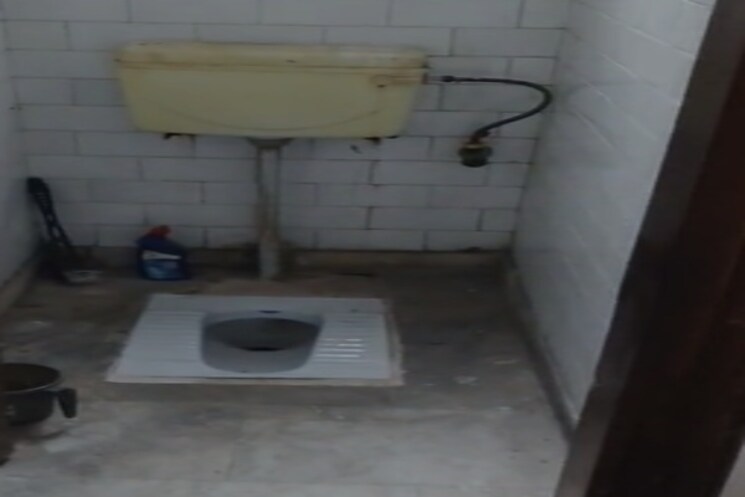 Bathroom, kalkaji 2 Bedroom 750 Sq.Ft. Builder Floor In Kalkaji Delhi 9081430