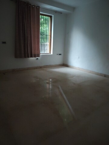 Bedroom in 6 BHK Independent House at RWA Apartments Sector 39, Sector 39 – for Rent