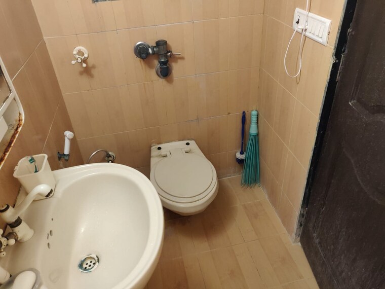 Bathroom, parvati-nagar-chs 2 Bedroom 650 Sq.Ft. Apartment In Andheri West Mumbai 9081528