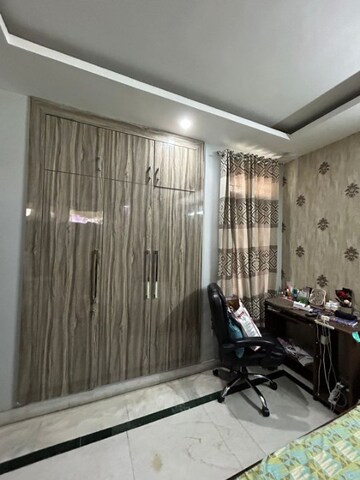 Room in 3 BHK Apartment at Surbhi Apartments, Sector 21c – for Sale
