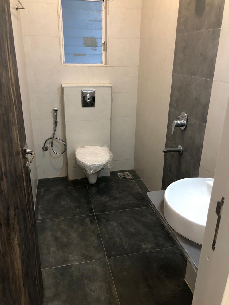 Bathroom, rosa-manhattan 3 Bedroom 1350 Sq.Ft. Apartment In Ghodbunder Road Thane 9081524