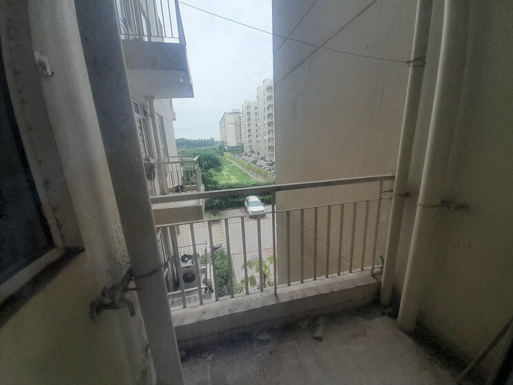Balcony, international airport road 2 Bedroom 1250 Sq.Ft. Apartment In International Airport Road Zirakpur 9081659