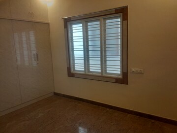 Room in 2 BHK Builder Floor at Nri Layout – for Rent