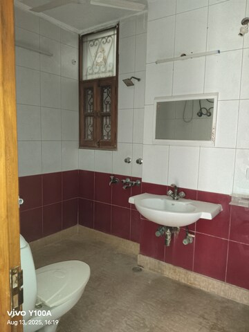 Bathroom in 4 BHK Apartment at Sarita Vihar Pocket-C RWA, Sarita Vihar – for Rent