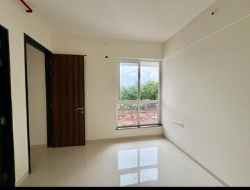 Room in 2 BHK Apartment at Sheth Zuri, Laxmi Nagar – for Rent